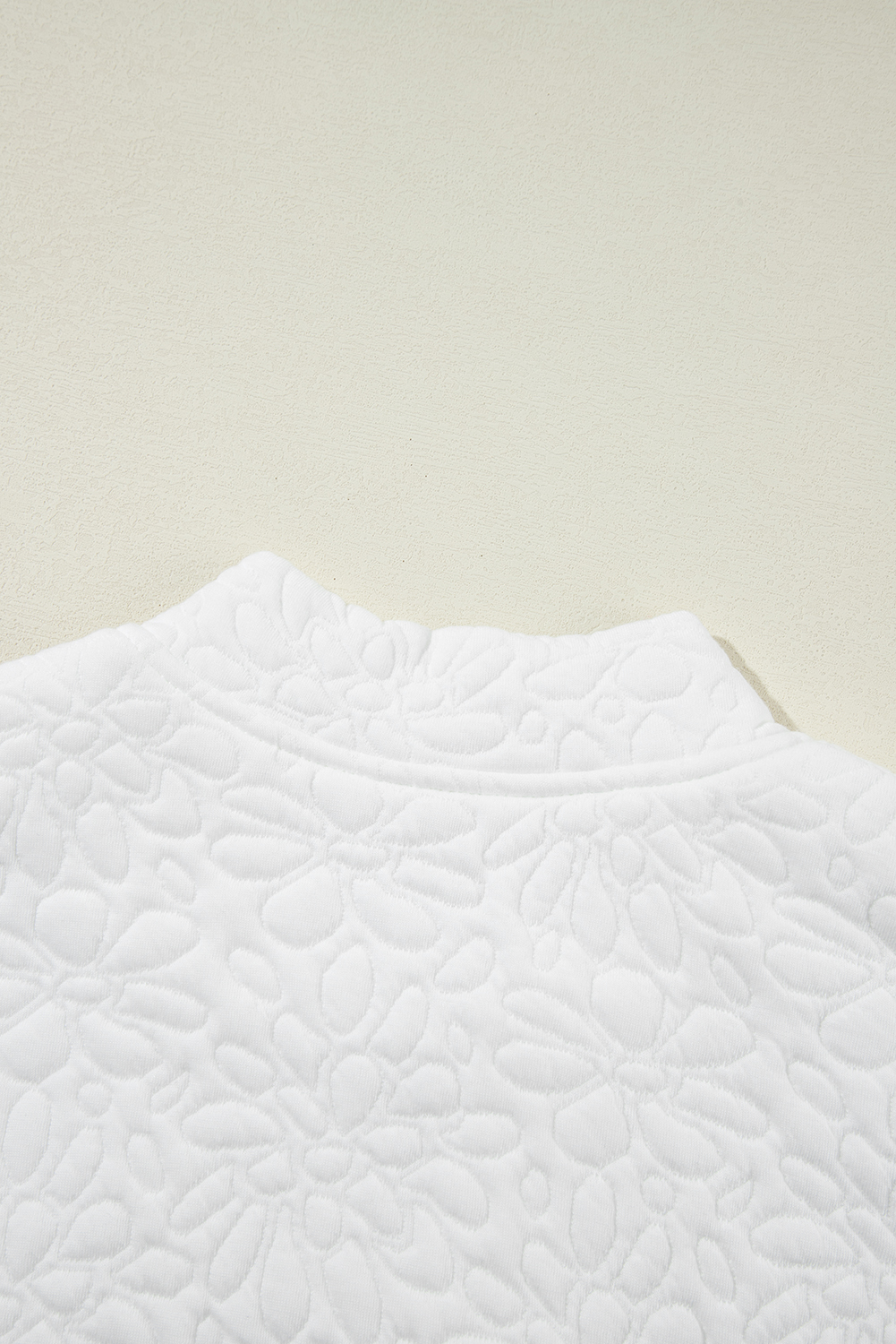 Casual and Versatile Cozy Jacket for Women - White Floral Quilted Long Sleeve - Detail View 23 Casual and Versatile Cozy Jacket for Women - White Floral Quilted Long Sleeve - Detail View 23