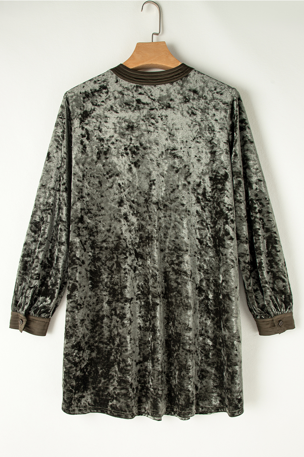 Indulge in the soft and luxurious feel of this Women's Jungle Green Velvet Long Sleeve V Neck Loose Dress with Pockets. The flattering V neckline adds a touch of sophistication, while the loose fit provides a comfortable and relaxed silhouette. The convenient pockets offer a practical and stylish touch, making this dress perfect for daily wear or a special occasion. The solid jungle green color is versatile and easy to style, making it a must-have addition to your wardrobe. The long sleeves and shift silhouette ensure a chic and feminine look, ideal for updating your wardrobe with a stylish and elegant dress. - Detail View 9 Indulge in the soft and luxurious feel of this Women's Jungle Green Velvet Long Sleeve V Neck Loose Dress with Pockets. The flattering V neckline adds a touch of sophistication, while the loose fit provides a comfortable and relaxed silhouette. The convenient pockets offer a practical and stylish touch, making this dress perfect for daily wear or a special occasion. The solid jungle green color is versatile and easy to style, making it a must-have addition to your wardrobe. The long sleeves and shift silhouette ensure a chic and feminine look, ideal for updating your wardrobe with a stylish and elegant dress. - Detail View 9