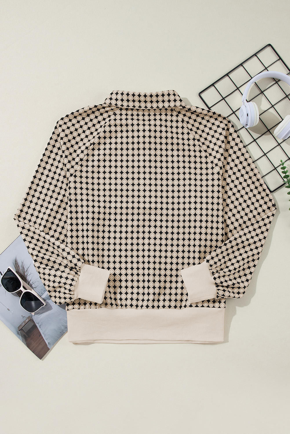 Women's Sweatshirt, Plus Size, Two Tone Contrast, Collared Neckerchiefs, Casual, Comfortable, Long Sleeve, Patchwork Pattern, Winter Wear, Daily Wear, Colorblock Design, Loose Fit, Fashionable, Sophisticated - Detail View 10 Women's Sweatshirt, Plus Size, Two Tone Contrast, Collared Neckerchiefs, Casual, Comfortable, Long Sleeve, Patchwork Pattern, Winter Wear, Daily Wear, Colorblock Design, Loose Fit, Fashionable, Sophisticated - Detail View 10