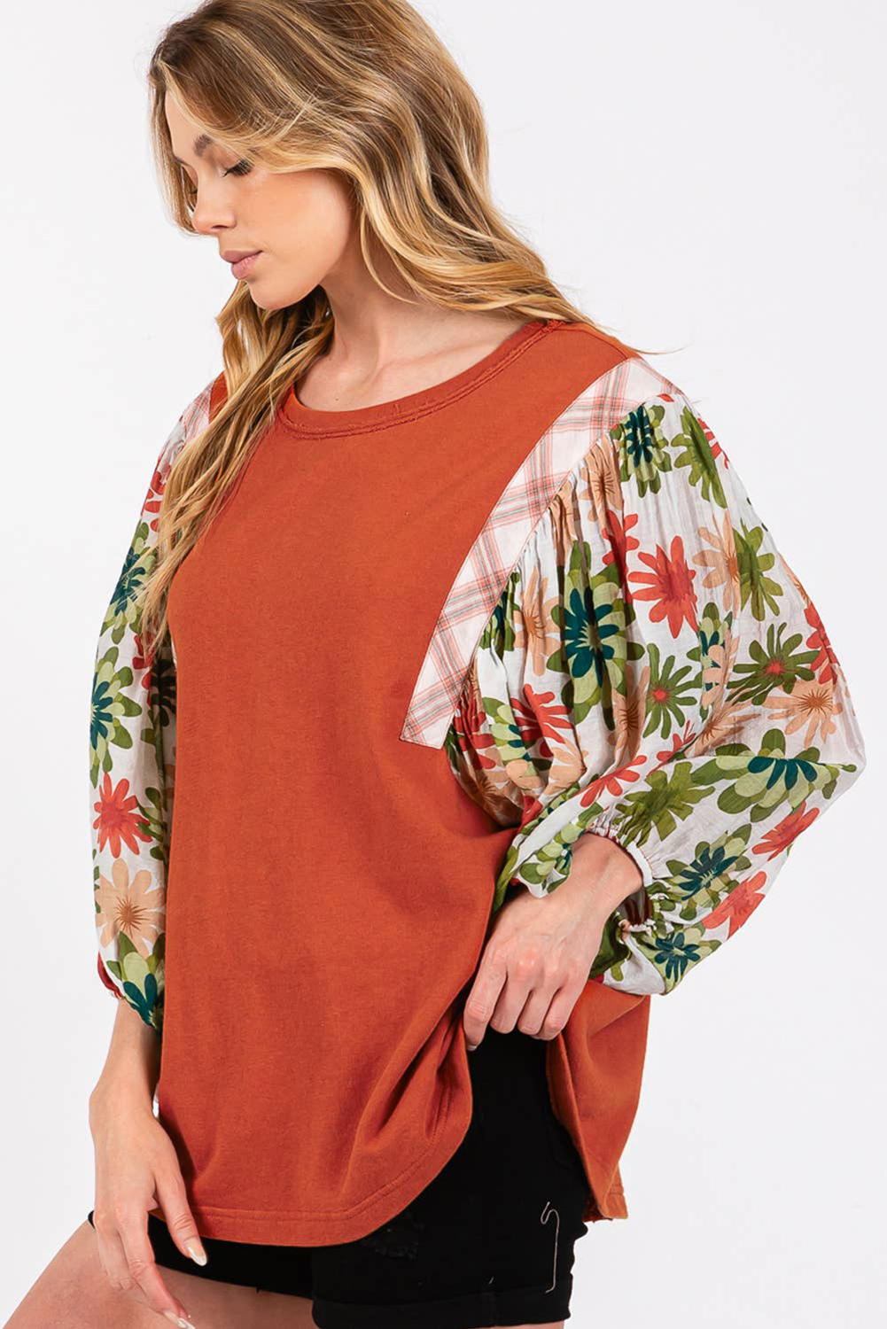 Chic Round Neck Blouse with Puff Sleeves - Floral Print for Daily Wear - Detail View 2 Chic Round Neck Blouse with Puff Sleeves - Floral Print for Daily Wear - Detail View 2