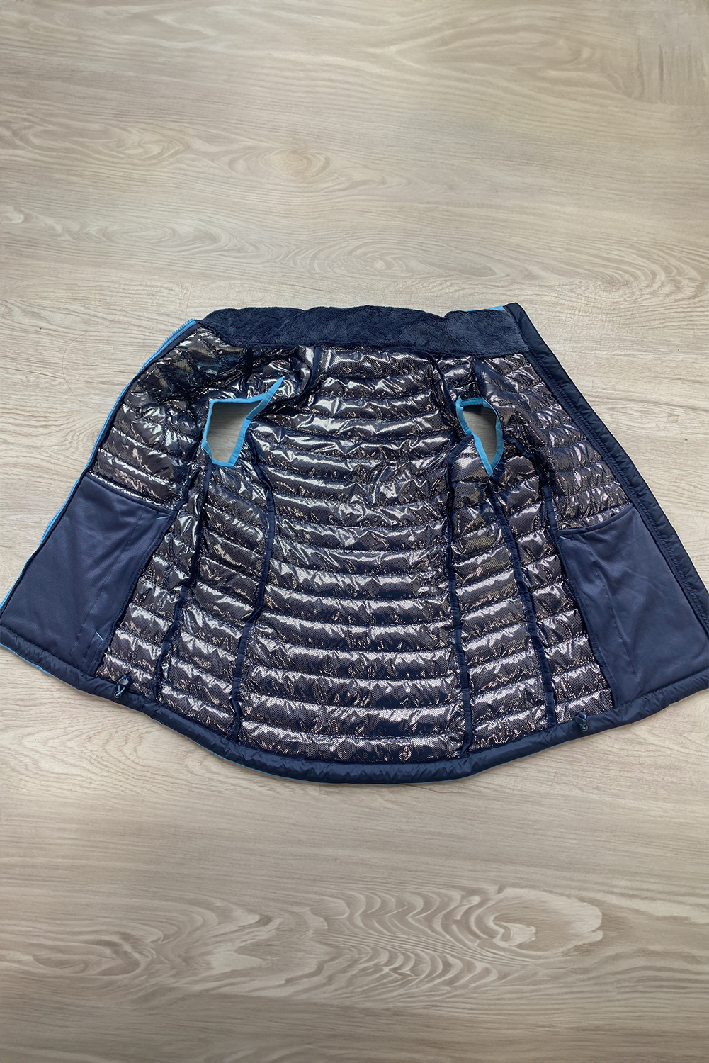 Women's Vest, Sky Blue, Puffer Vest, Quilted, Sleeveless, Casual Outerwear, Turn-Down Collar, Zipped Closure, Insulated, Daily Wear, Winter Fashion, Layering, Stylish, Comfortable, Solid Color, Outdoor Wear - Detail View 16 Women's Vest, Sky Blue, Puffer Vest, Quilted, Sleeveless, Casual Outerwear, Turn-Down Collar, Zipped Closure, Insulated, Daily Wear, Winter Fashion, Layering, Stylish, Comfortable, Solid Color, Outdoor Wear - Detail View 16