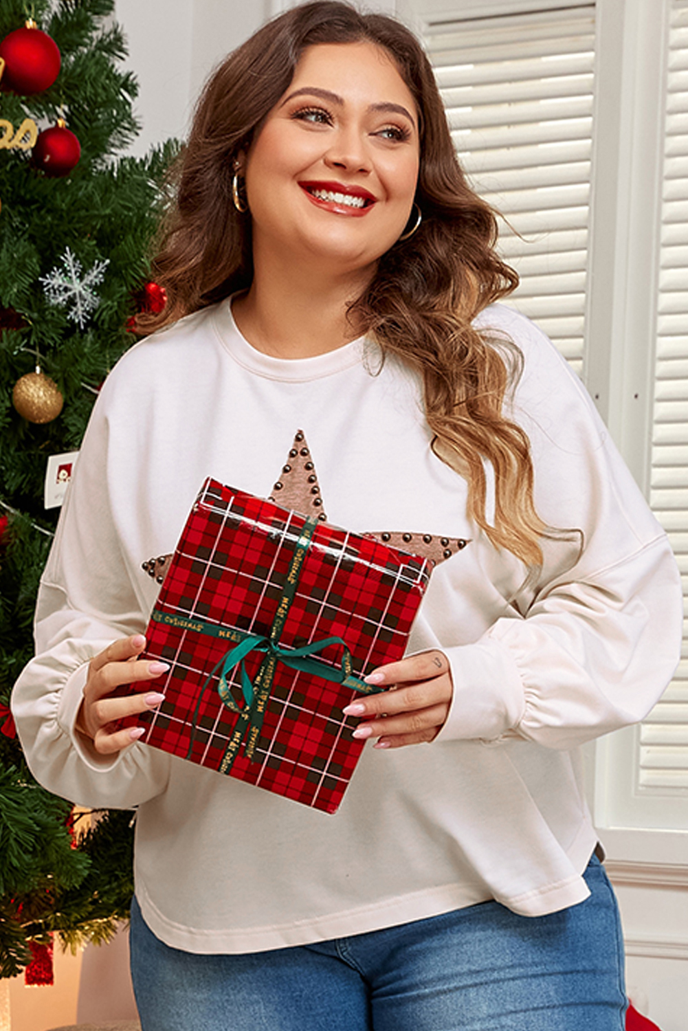 Fashionable Plus Size T-Shirt with Studded Star Pattern - Comfortable Everyday Wear - Detail View 6 Fashionable Plus Size T-Shirt with Studded Star Pattern - Comfortable Everyday Wear - Detail View 6