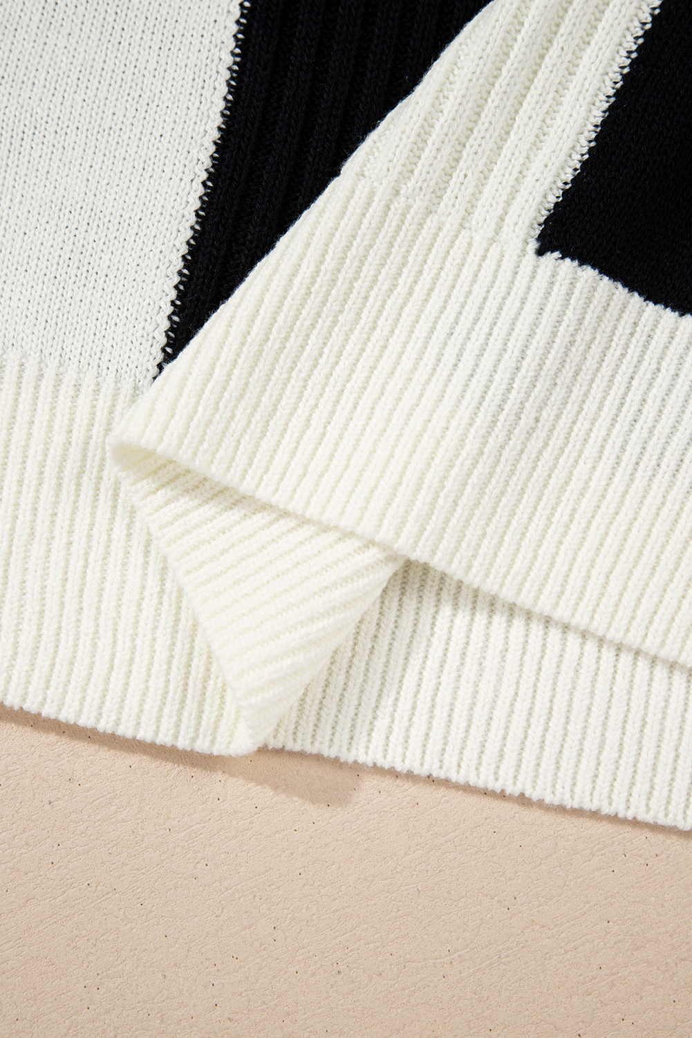 Fashionable Crew Neck Short Sleeve Sweater for Fall - Black & Plaid Pattern - Detail View 11 Fashionable Crew Neck Short Sleeve Sweater for Fall - Black & Plaid Pattern - Detail View 11