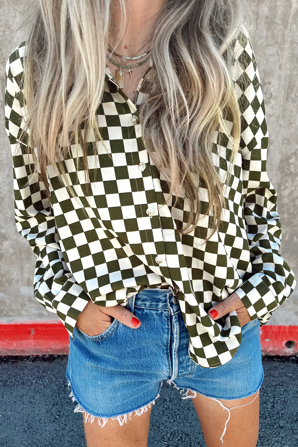 Stylish Long Sleeve Green Checkered Shirt - Relaxed Fit and Cozy Design - Detail View 2 Stylish Long Sleeve Green Checkered Shirt - Relaxed Fit and Cozy Design - Detail View 2