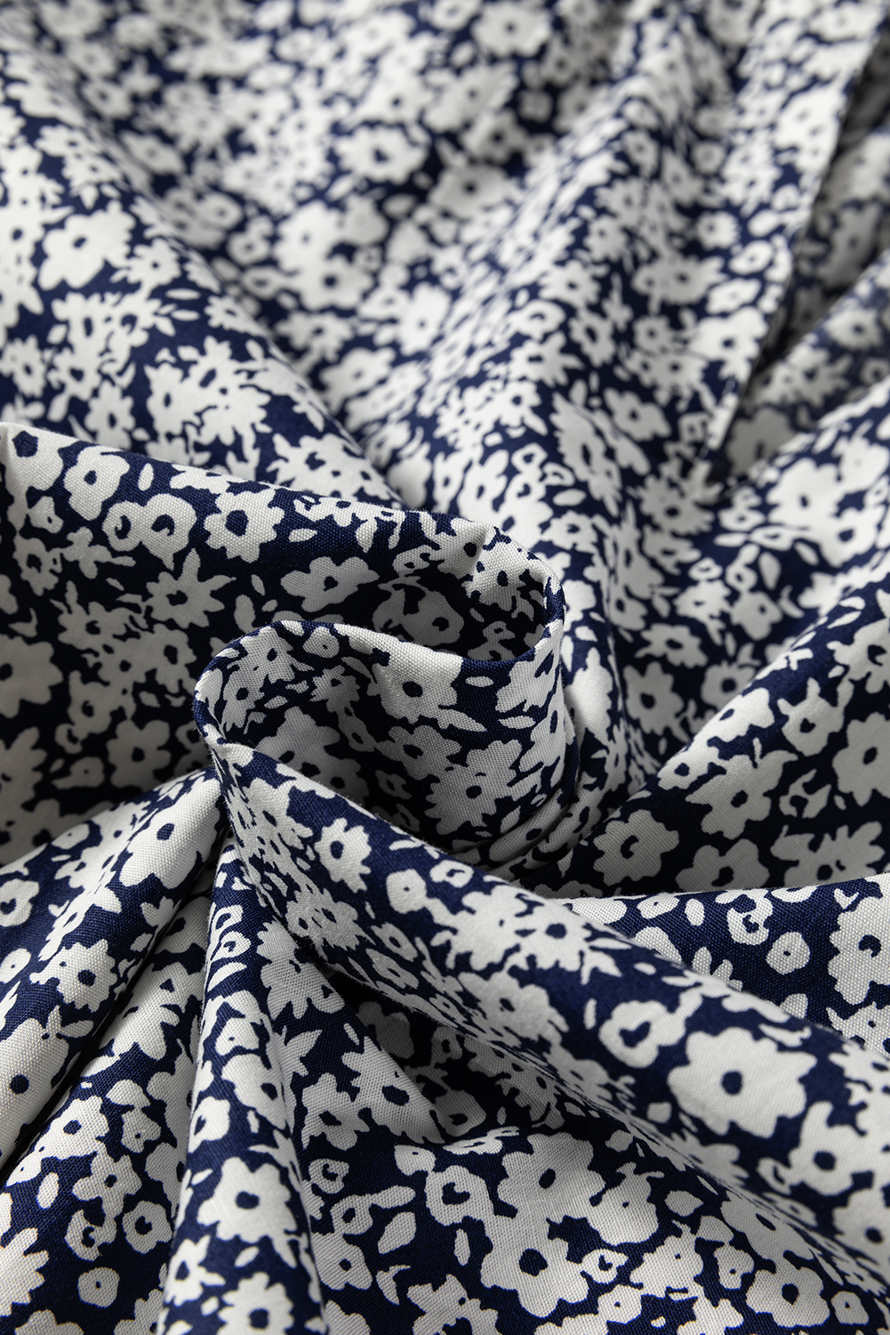 Women's Blouse, Blue Floral Print, Notched V Neck, Puff Sleeves, Elegant Style, Chic Design, Daily Wear, Spring Fashion, Comfortable Cotton, Feminine Charm, Country Style, Long Sleeve Blouse, Floral Pattern, Versatile Tops - Detail View 12 Women's Blouse, Blue Floral Print, Notched V Neck, Puff Sleeves, Elegant Style, Chic Design, Daily Wear, Spring Fashion, Comfortable Cotton, Feminine Charm, Country Style, Long Sleeve Blouse, Floral Pattern, Versatile Tops - Detail View 12