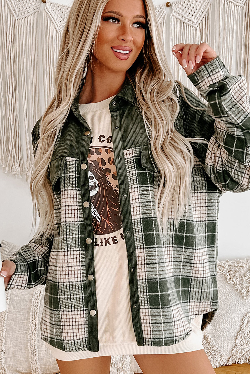 Stylish Snap Buttons Colorblock Shacket - Casual Fall & Autumn Outerwear - Detail View 8 Stylish Snap Buttons Colorblock Shacket - Casual Fall & Autumn Outerwear - Detail View 8