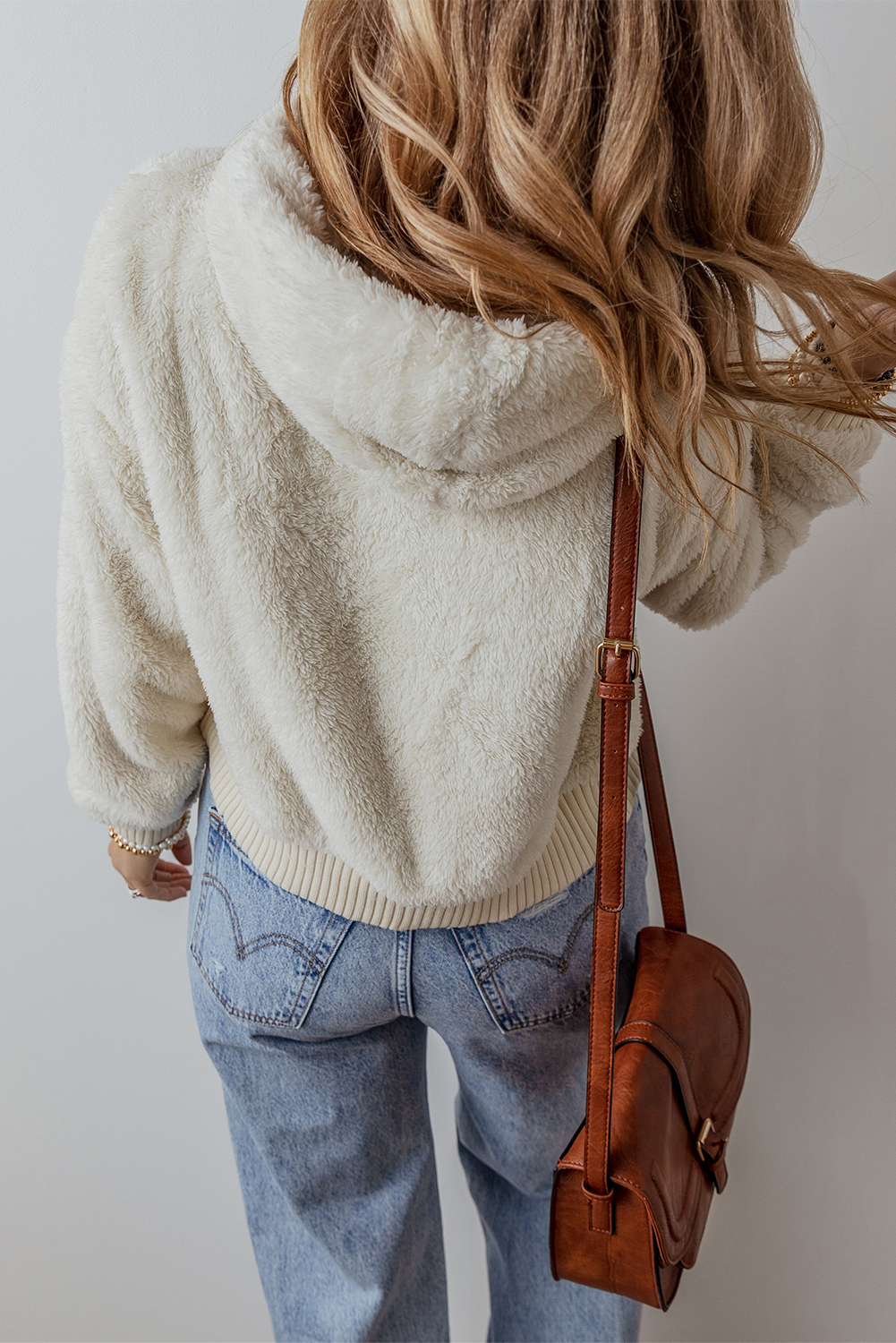 Thick and Warm Hooded Sweatshirt for Women - Perfect for Cold Weather - Detail View 2 Thick and Warm Hooded Sweatshirt for Women - Perfect for Cold Weather - Detail View 2