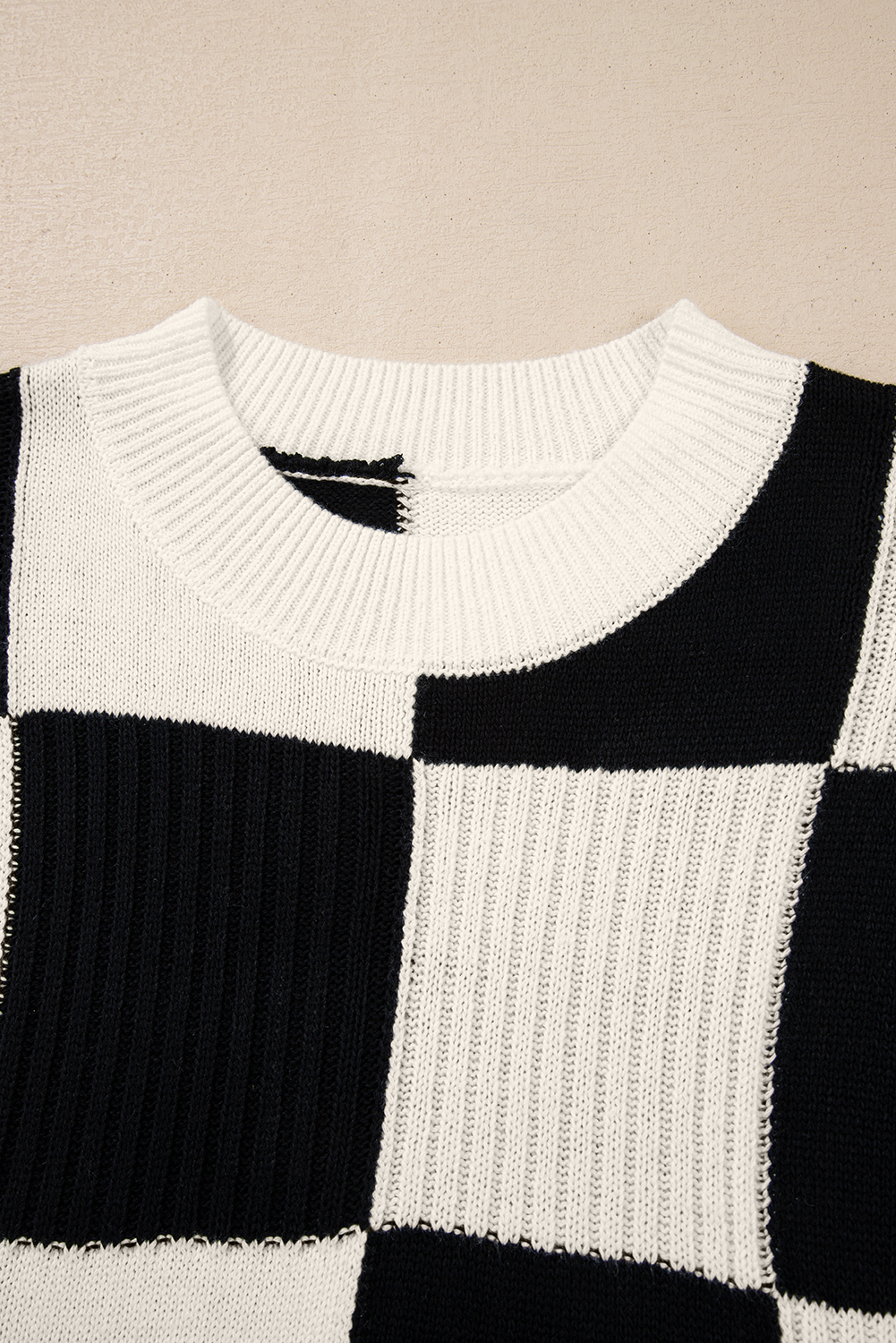 Fashionable Crew Neck Short Sleeve Sweater for Fall - Black & Plaid Pattern - Detail View 7 Fashionable Crew Neck Short Sleeve Sweater for Fall - Black & Plaid Pattern - Detail View 7
