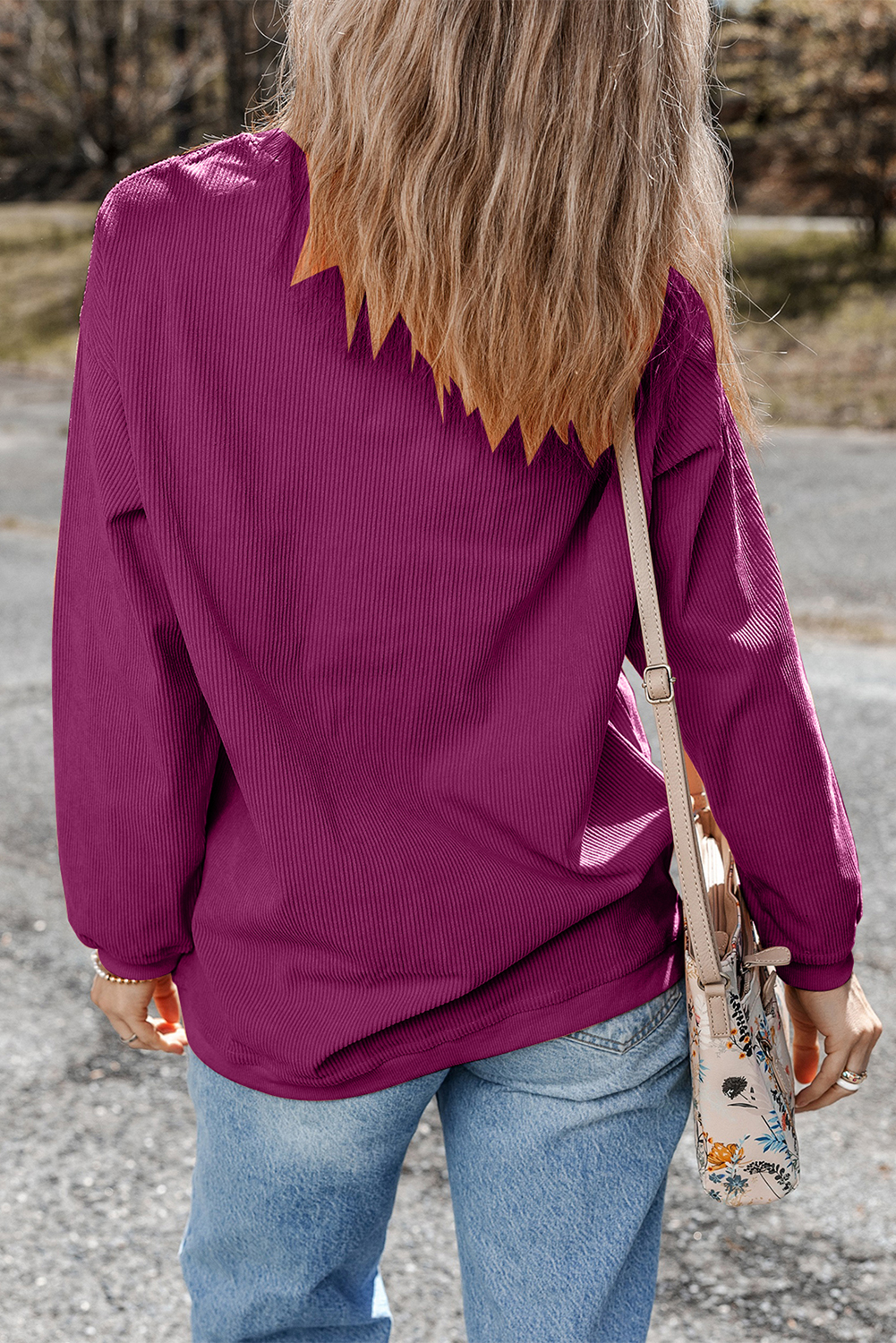Stylish Winter Essential: Women's Oversized Sweatshirt in Festival Fuchsia - Detail View 3 Stylish Winter Essential: Women's Oversized Sweatshirt in Festival Fuchsia - Detail View 3