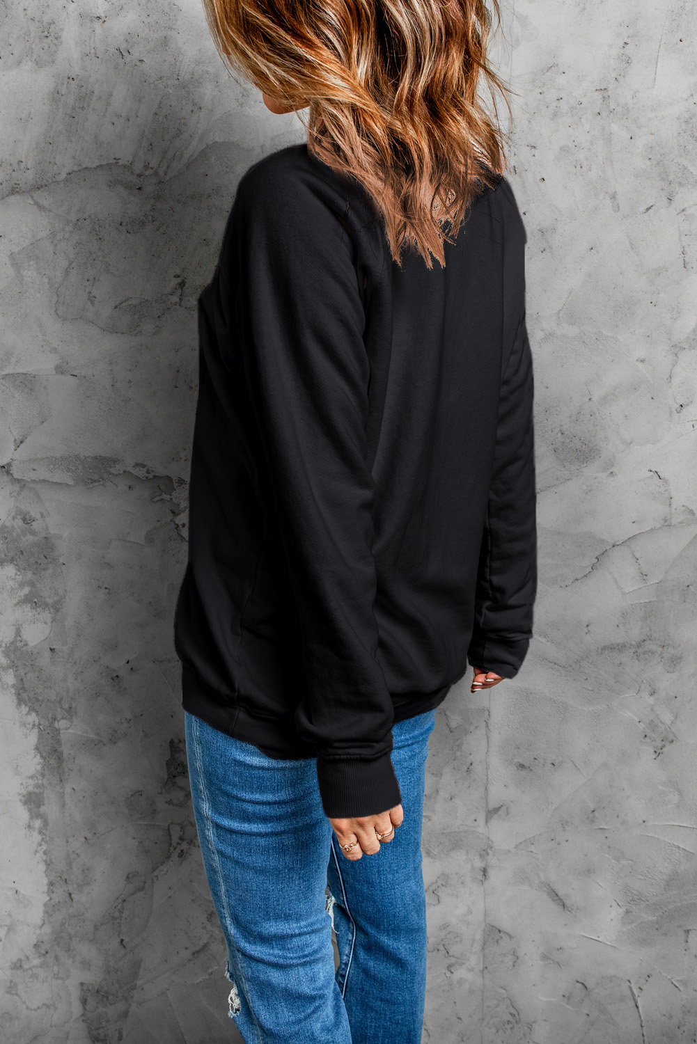 Cozy and Versatile Long Sleeve Sweatshirt - Ideal for Casual Fall Outfits - Detail View 13 Cozy and Versatile Long Sleeve Sweatshirt - Ideal for Casual Fall Outfits - Detail View 13