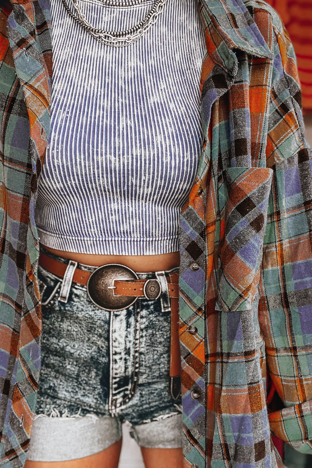 Versatile Vintage Style: Comfortable Loose Fit Plaid Shirt for Women - Detail View 8 Versatile Vintage Style: Comfortable Loose Fit Plaid Shirt for Women - Detail View 8