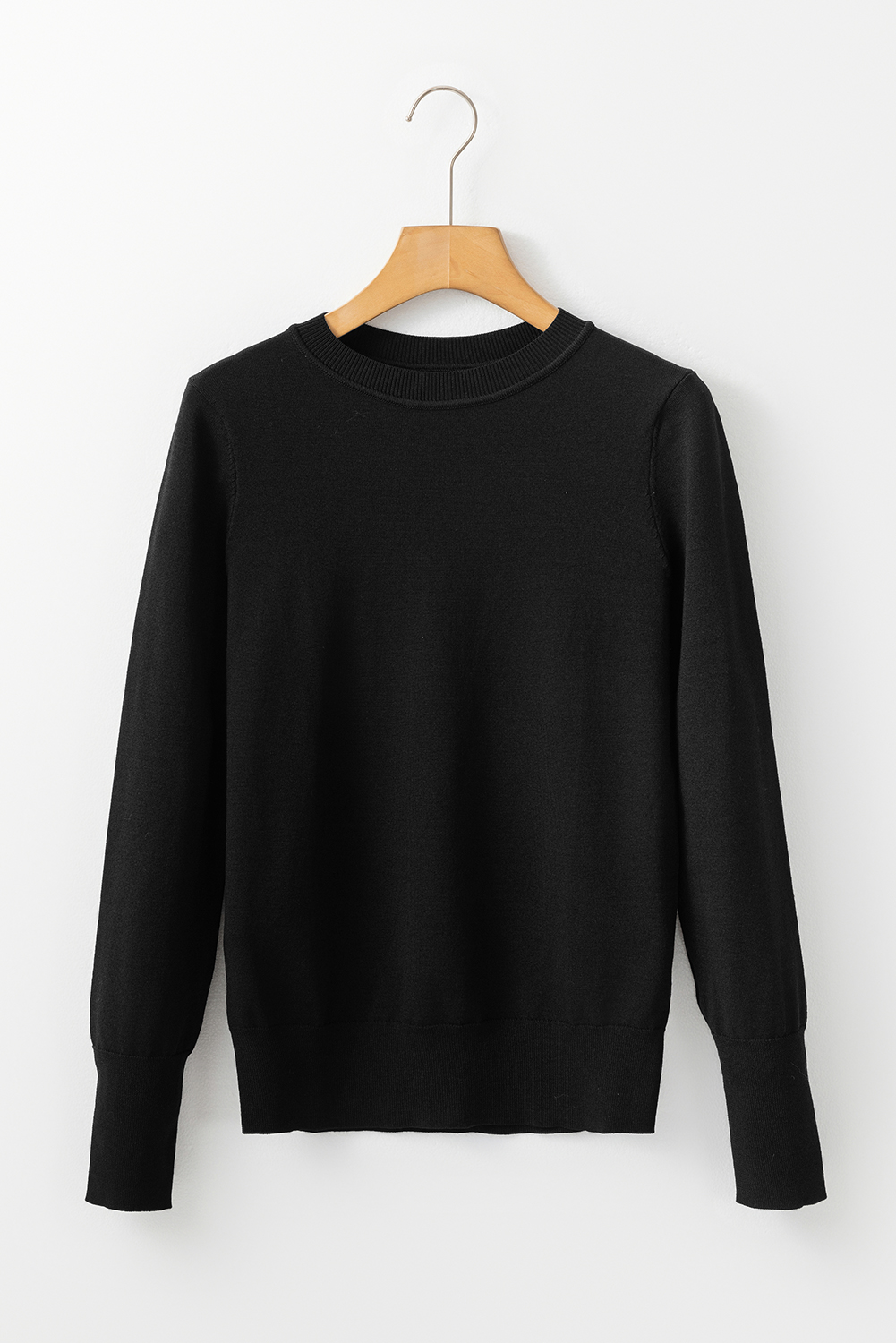 Versatile Black Sweater for Women - Lightweight and Stylish for Daily Wear - Detail View 7 Versatile Black Sweater for Women - Lightweight and Stylish for Daily Wear - Detail View 7