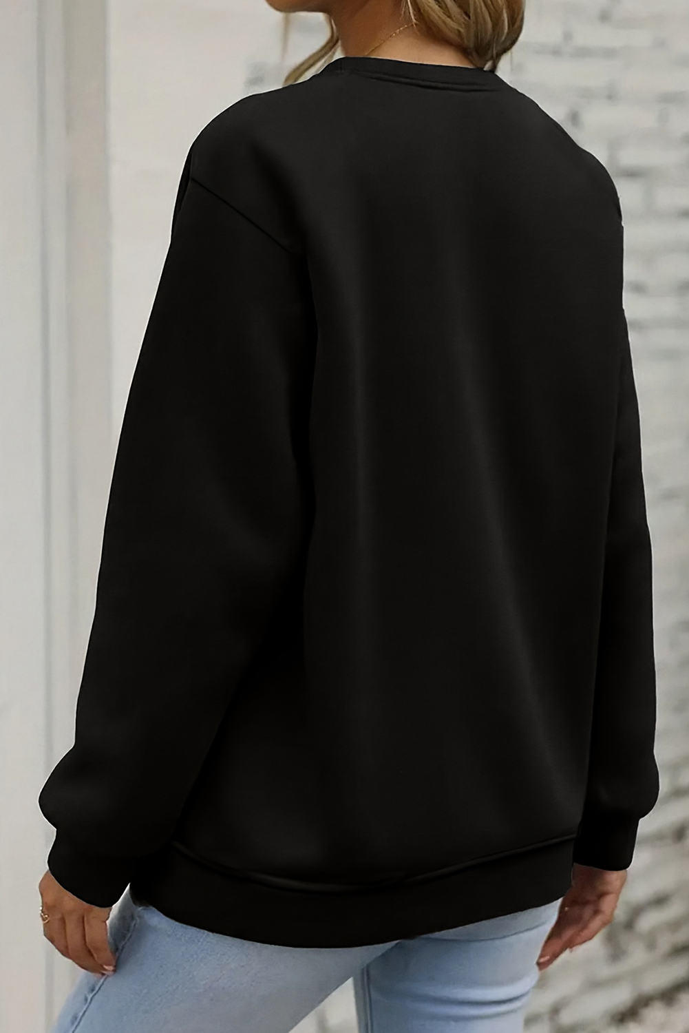 Cozy and Versatile Long Sleeve Sweatshirt - Ideal for Casual Fall Outfits - Detail View 8 Cozy and Versatile Long Sleeve Sweatshirt - Ideal for Casual Fall Outfits - Detail View 8
