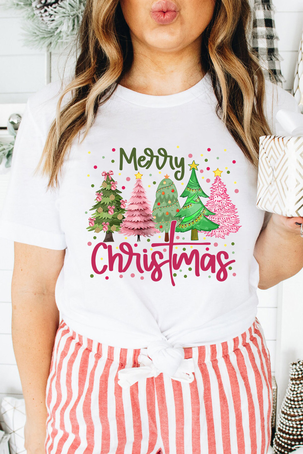 Comfortable and Stylish White Holiday T-Shirt - Perfect for Christmas Parties - Detail View 3 Comfortable and Stylish White Holiday T-Shirt - Perfect for Christmas Parties - Detail View 3