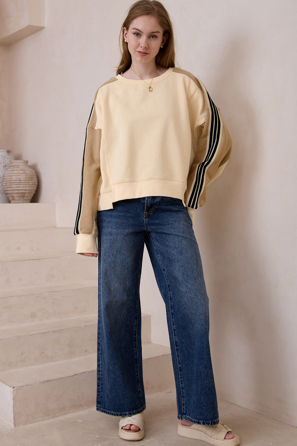 Casual Long Sleeve Sweatshirt for Women - Stylish Color Block Design - Detail View 6 Casual Long Sleeve Sweatshirt for Women - Stylish Color Block Design - Detail View 6