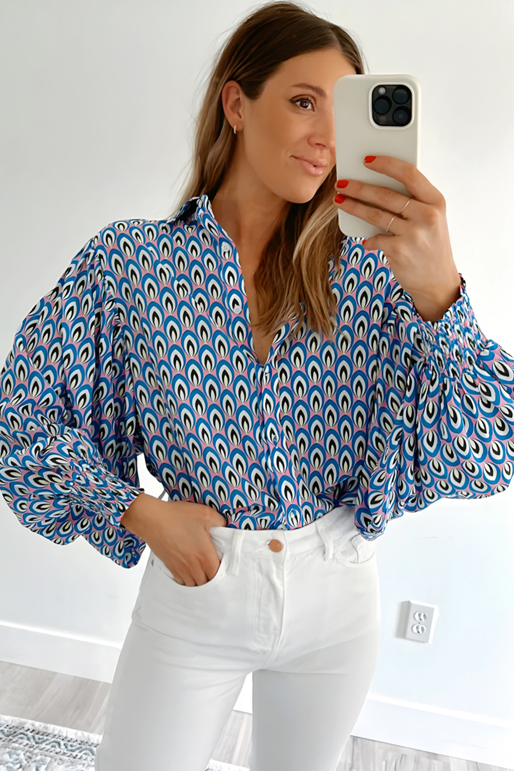 Trendy Oversized Shirt for Women - Stylish Shirred Cuffs and Buttoned Details - Detail View 3 Trendy Oversized Shirt for Women - Stylish Shirred Cuffs and Buttoned Details - Detail View 3