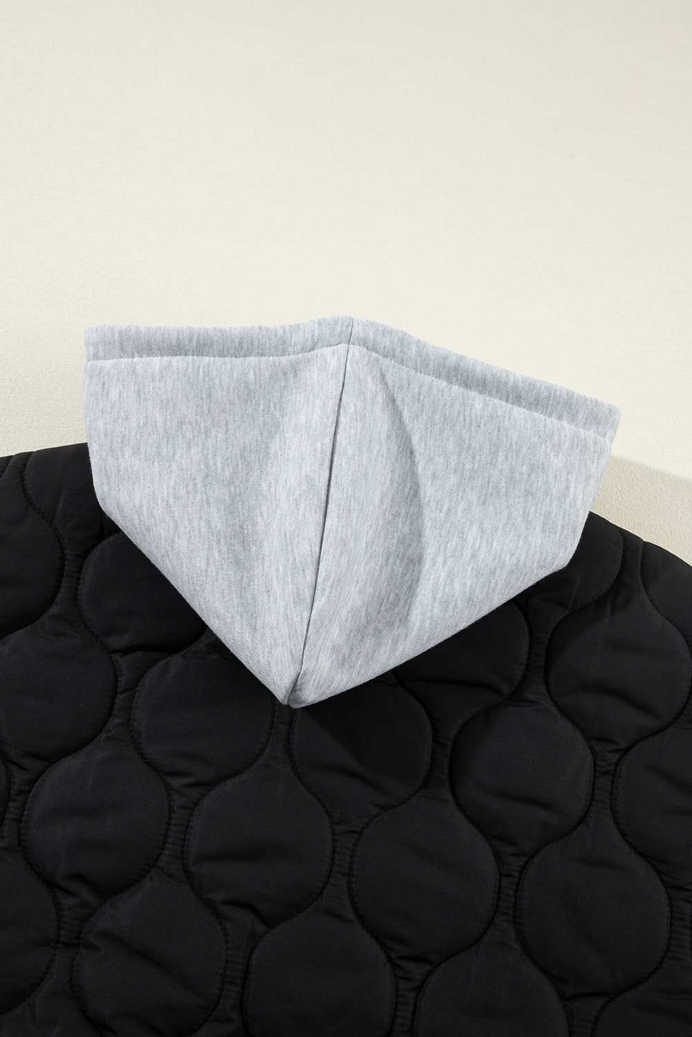 Chic Sleeveless Puffer Vest - Premium Quilted Design, Black - Detail View 7 Chic Sleeveless Puffer Vest - Premium Quilted Design, Black - Detail View 7