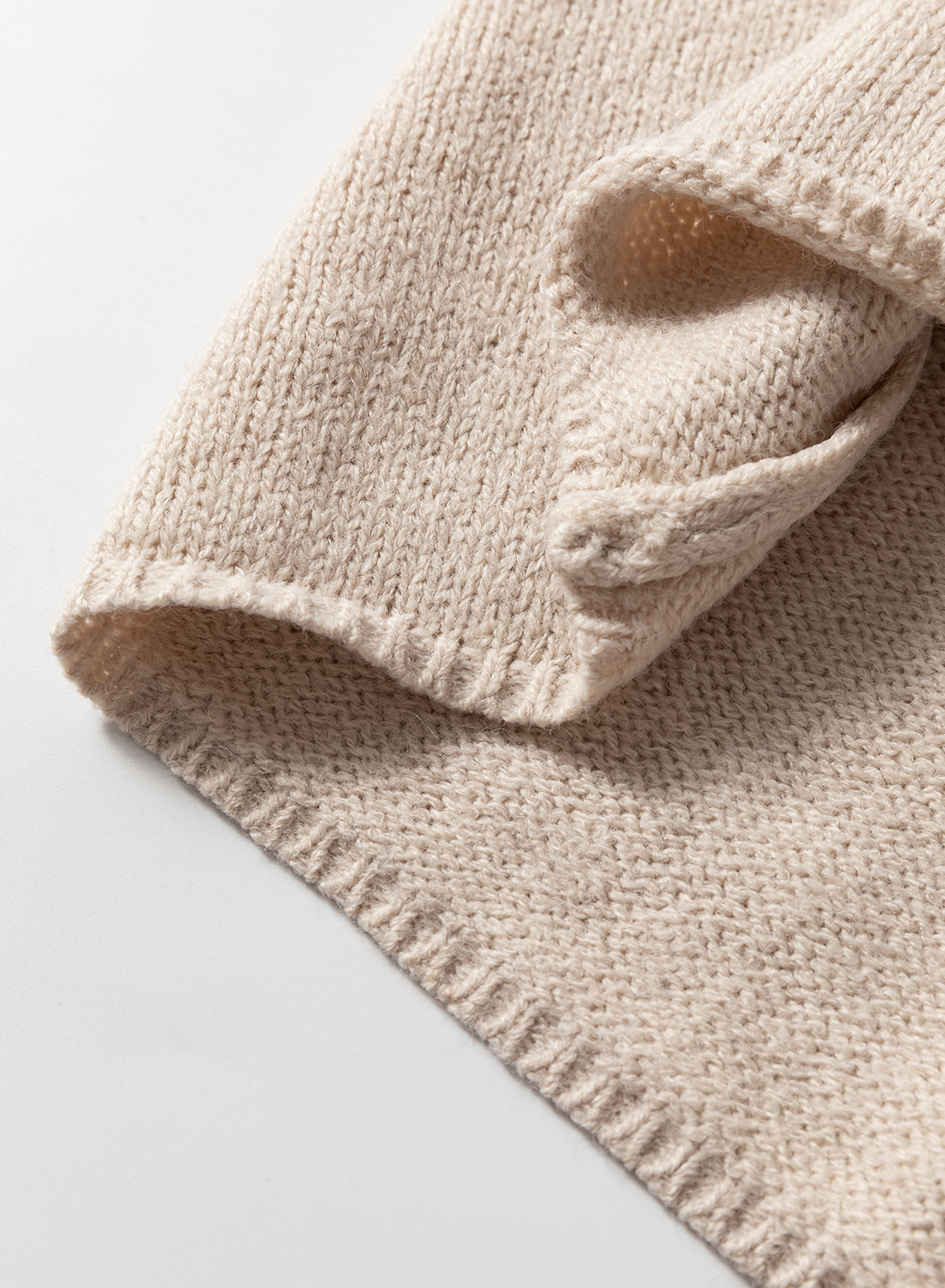 Elegant and Comfortable Casual Beige Long Cardigan for Daily Wear - Detail View 8 Elegant and Comfortable Casual Beige Long Cardigan for Daily Wear - Detail View 8