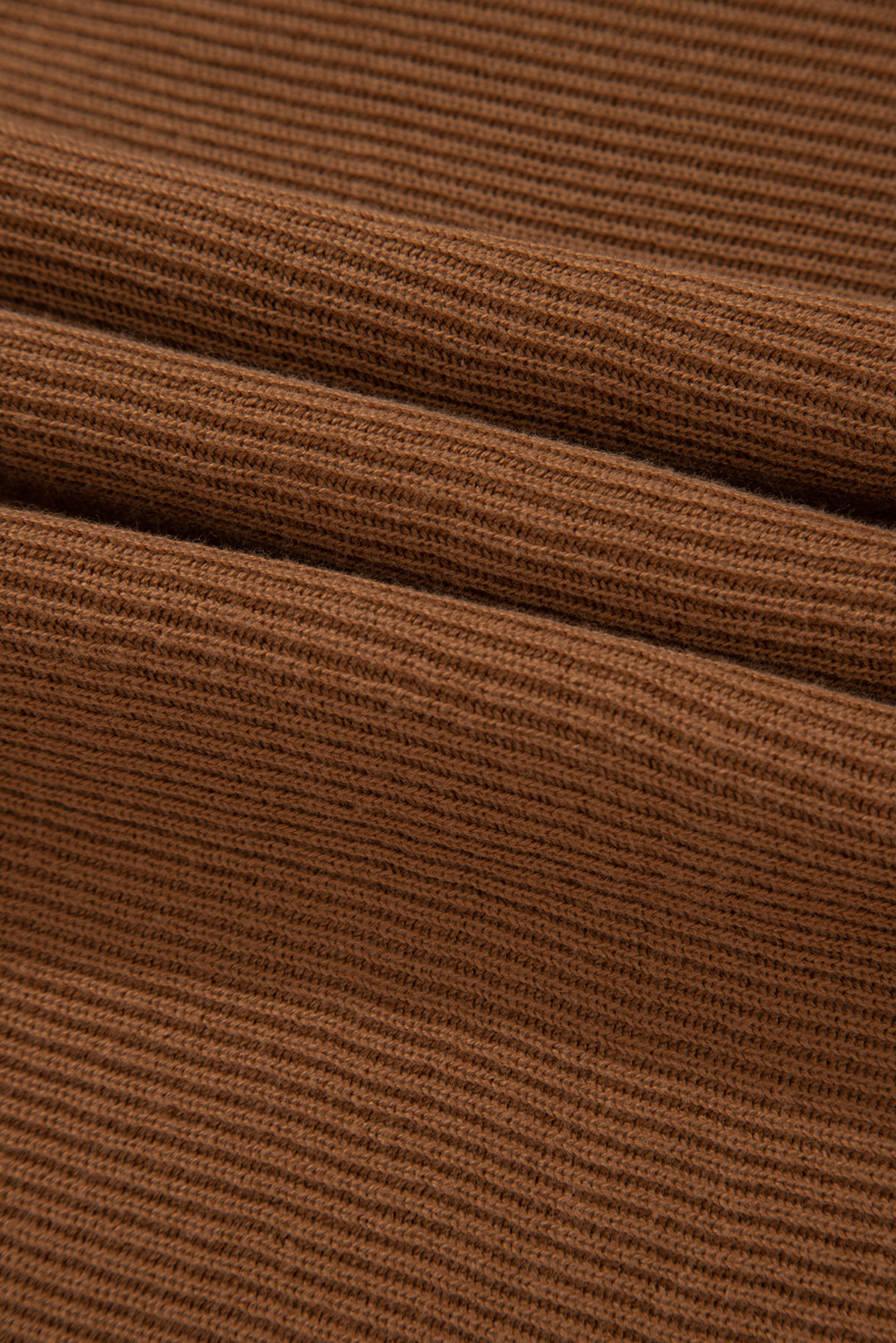Versatile Camel Knit Sweater - Relaxed Fit for Everyday Comfort and Style - Detail View 11 Versatile Camel Knit Sweater - Relaxed Fit for Everyday Comfort and Style - Detail View 11