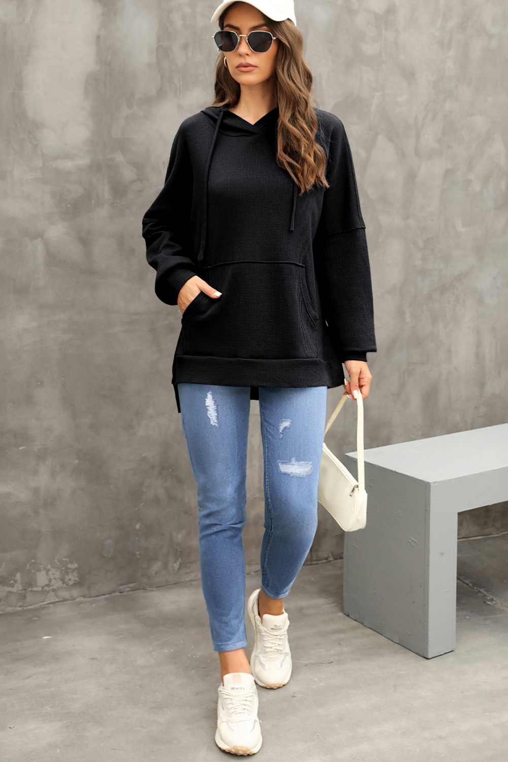 Cozy and Stylish: Black High-Low Hoodie with Fleece Lining - Detail View 7 Cozy and Stylish: Black High-Low Hoodie with Fleece Lining - Detail View 7