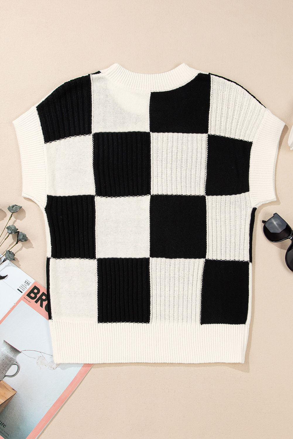 Chic Casual Black Sweater: Checkered Color Block Design with Short Sleeves - Detail View 6 Chic Casual Black Sweater: Checkered Color Block Design with Short Sleeves - Detail View 6