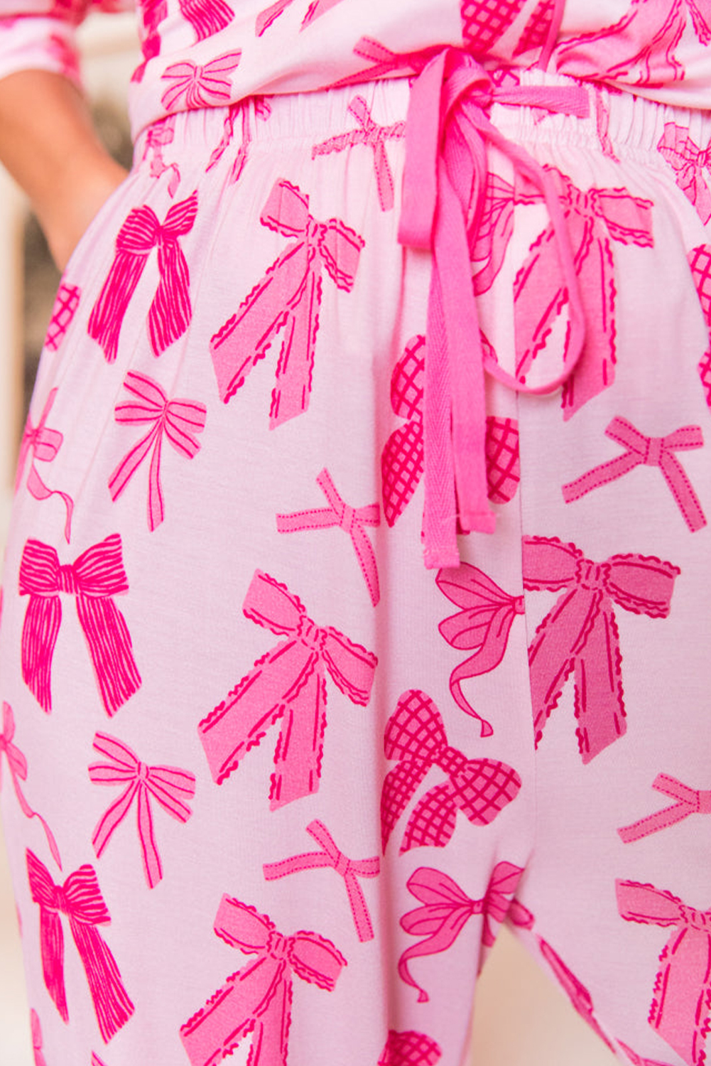 Chic Pink Bow Knot Print Lapel Collar Short Sleeve Pajamas Set for Women - Detail View 9 Chic Pink Bow Knot Print Lapel Collar Short Sleeve Pajamas Set for Women - Detail View 9