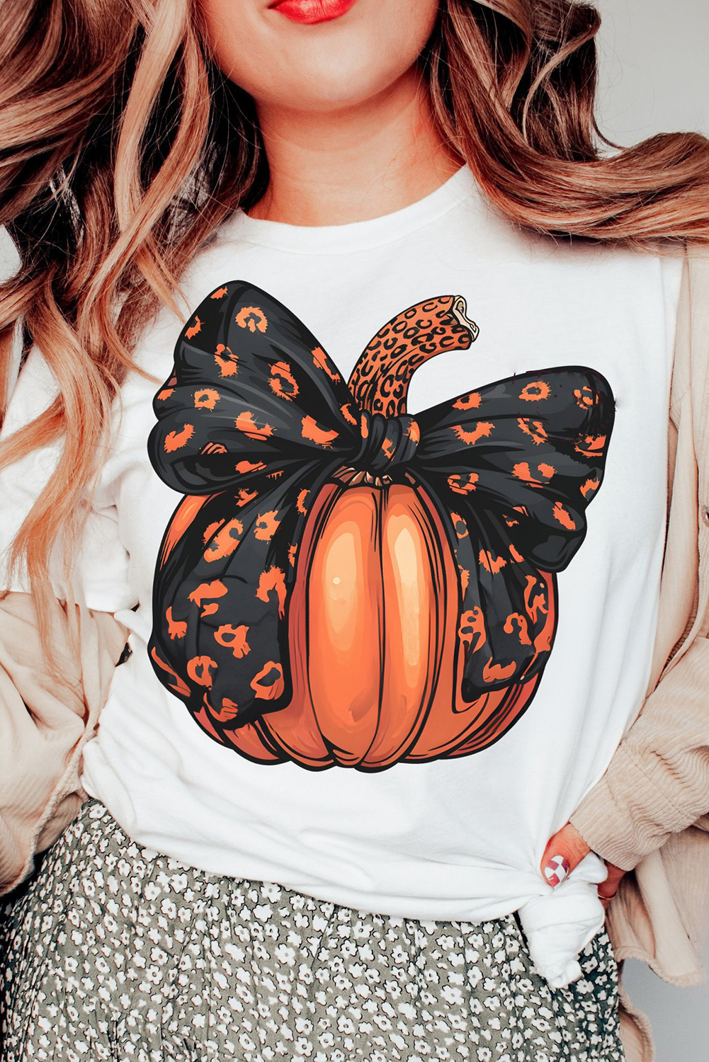 Embrace the festive spirit with this Women's White Halloween Pumpkin Graphic Crewneck T-Shirt. The playful pumpkin graphic design adds a cheerful touch, perfect for celebrating the season. Stay comfortable and stylish with the classic crew neck and short sleeves, making it ideal for daily wear. The charming bowknot detail adds a fun twist to your outfit, making this t-shirt a standout piece. Made from a comfortable blend of 62% polyester, 32% cotton, and 6% elastane, this tee ensures a soft and breathable feel. The white color provides a fresh and versatile look, suitable for various occasions. Add a touch of fun and whimsy to your wardrobe with this graphic t-shirt, available in a variety of options to suit your style. - Detail View 4 Embrace the festive spirit with this Women's White Halloween Pumpkin Graphic Crewneck T-Shirt. The playful pumpkin graphic design adds a cheerful touch, perfect for celebrating the season. Stay comfortable and stylish with the classic crew neck and short sleeves, making it ideal for daily wear. The charming bowknot detail adds a fun twist to your outfit, making this t-shirt a standout piece. Made from a comfortable blend of 62% polyester, 32% cotton, and 6% elastane, this tee ensures a soft and breathable feel. The white color provides a fresh and versatile look, suitable for various occasions. Add a touch of fun and whimsy to your wardrobe with this graphic t-shirt, available in a variety of options to suit your style. - Detail View 4