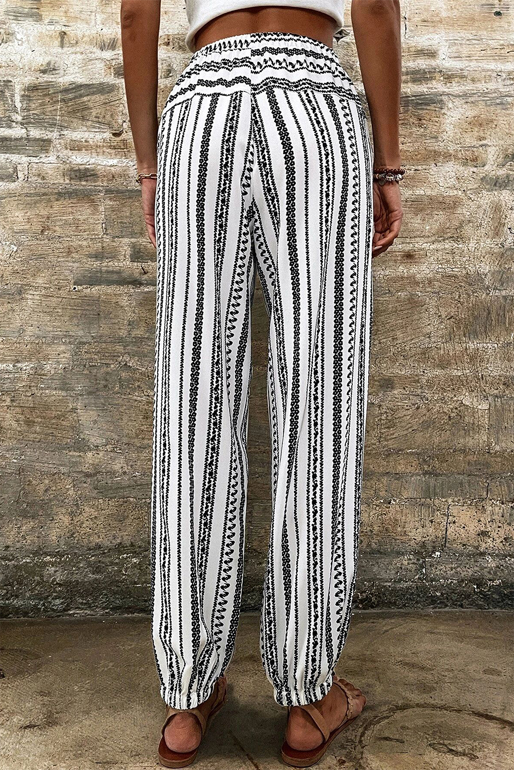 Flattering and On-Trend Casual Bottoms - Wide Leg and Drawstring Closure - Detail View 3 Flattering and On-Trend Casual Bottoms - Wide Leg and Drawstring Closure - Detail View 3
