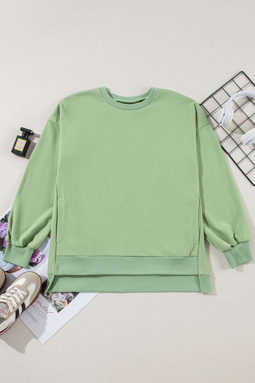 Indulge in the comfort and warmth of this Grass Green Fleece Lined Drop Shoulder High Low Sweatshirt. The luxurious soft fleece lining envelops you in warmth, while the fashionable drop shoulder design adds a relaxed and trendy touch. The high-low hem adds a modern twist to this pullover, perfect for everyday wear. The concise style makes it a versatile piece that can be easily matched with any bottoms. This sweatshirt is a must-have for any wardrobe, offering both comfort and style. - Detail View 4 Indulge in the comfort and warmth of this Grass Green Fleece Lined Drop Shoulder High Low Sweatshirt. The luxurious soft fleece lining envelops you in warmth, while the fashionable drop shoulder design adds a relaxed and trendy touch. The high-low hem adds a modern twist to this pullover, perfect for everyday wear. The concise style makes it a versatile piece that can be easily matched with any bottoms. This sweatshirt is a must-have for any wardrobe, offering both comfort and style. - Detail View 4
