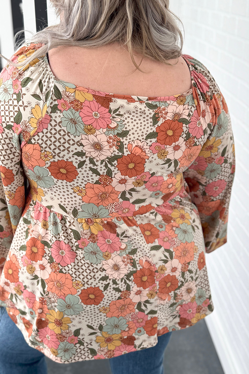 Comfortable Plus Size Daily Wear Blouse with Floral Pattern and Long Sleeves - Detail View 3 Comfortable Plus Size Daily Wear Blouse with Floral Pattern and Long Sleeves - Detail View 3