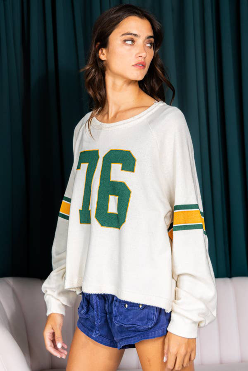 Modern Raglan Sleeve T-Shirt for Women - Versatile Casual Wear - Detail View 7 Modern Raglan Sleeve T-Shirt for Women - Versatile Casual Wear - Detail View 7