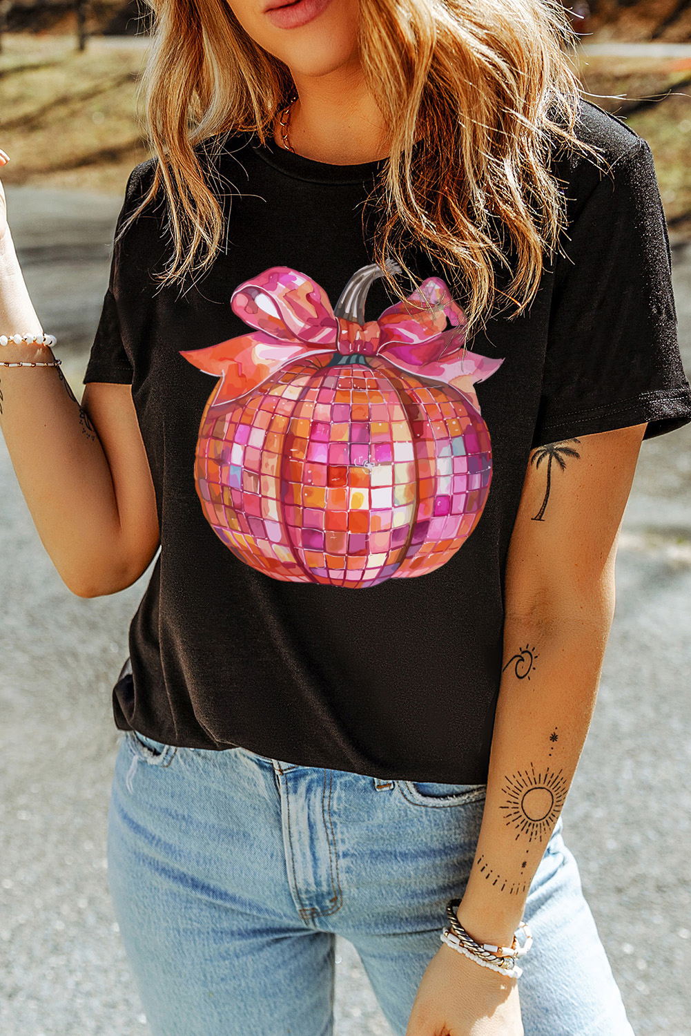 Stylish Women's Graphic T-Shirt for Thanksgiving Celebrations - Comfortable Fit - Detail View 3 Stylish Women's Graphic T-Shirt for Thanksgiving Celebrations - Comfortable Fit - Detail View 3