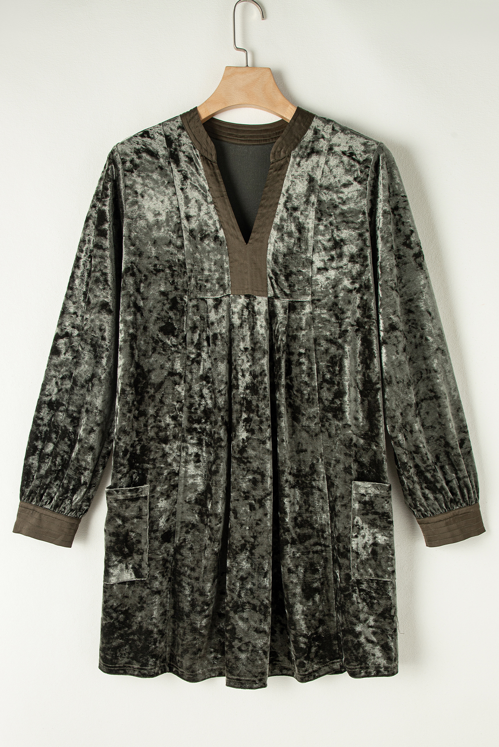 Elegant and Practical V Neck Velvet Dress for Women - Jungle Green Long Sleeve - Detail View 8 Elegant and Practical V Neck Velvet Dress for Women - Jungle Green Long Sleeve - Detail View 8