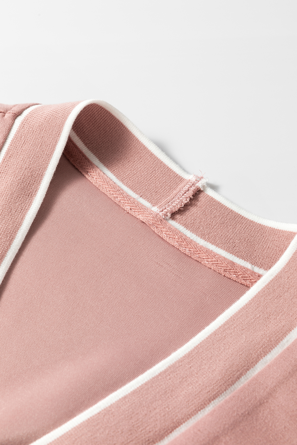 Stylish Knitted Cardigan for Women - Contrast Trim, Button Closure, Perfect for Fall - Detail View 11 Stylish Knitted Cardigan for Women - Contrast Trim, Button Closure, Perfect for Fall - Detail View 11