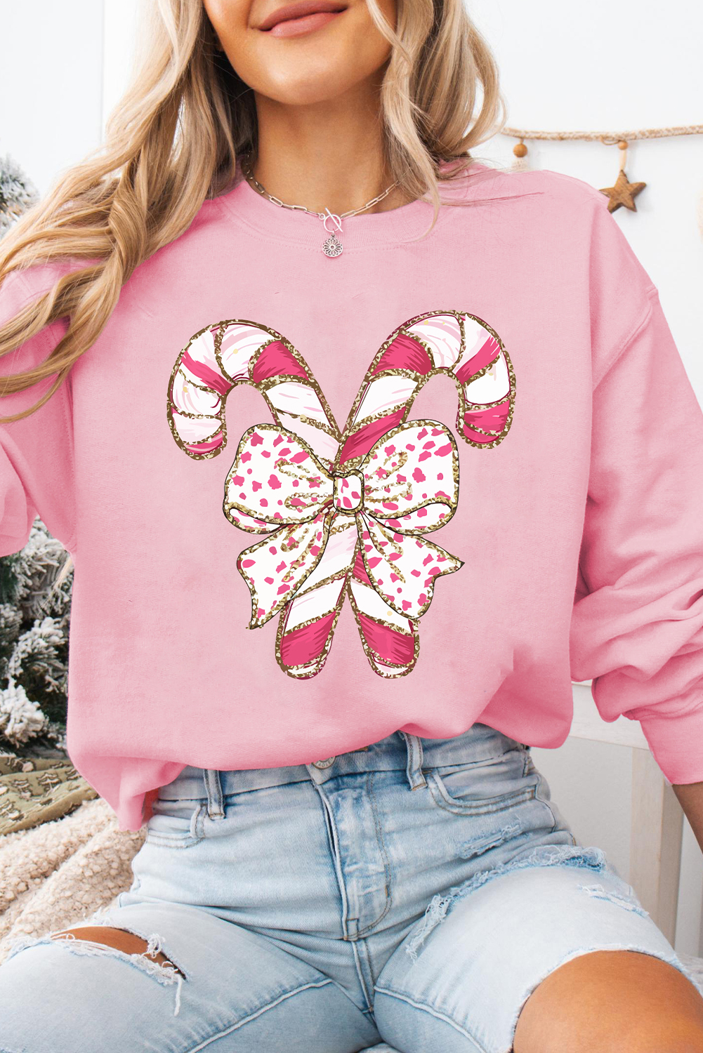 Casual Long Sleeve Crew Neck Sweatshirt for Women - Perfect for Christmas Celebrations - Detail View 3 Casual Long Sleeve Crew Neck Sweatshirt for Women - Perfect for Christmas Celebrations - Detail View 3