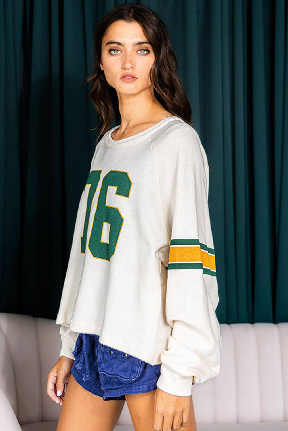 Modern Raglan Sleeve T-Shirt for Women - Versatile Casual Wear - Detail View 3 Modern Raglan Sleeve T-Shirt for Women - Versatile Casual Wear - Detail View 3