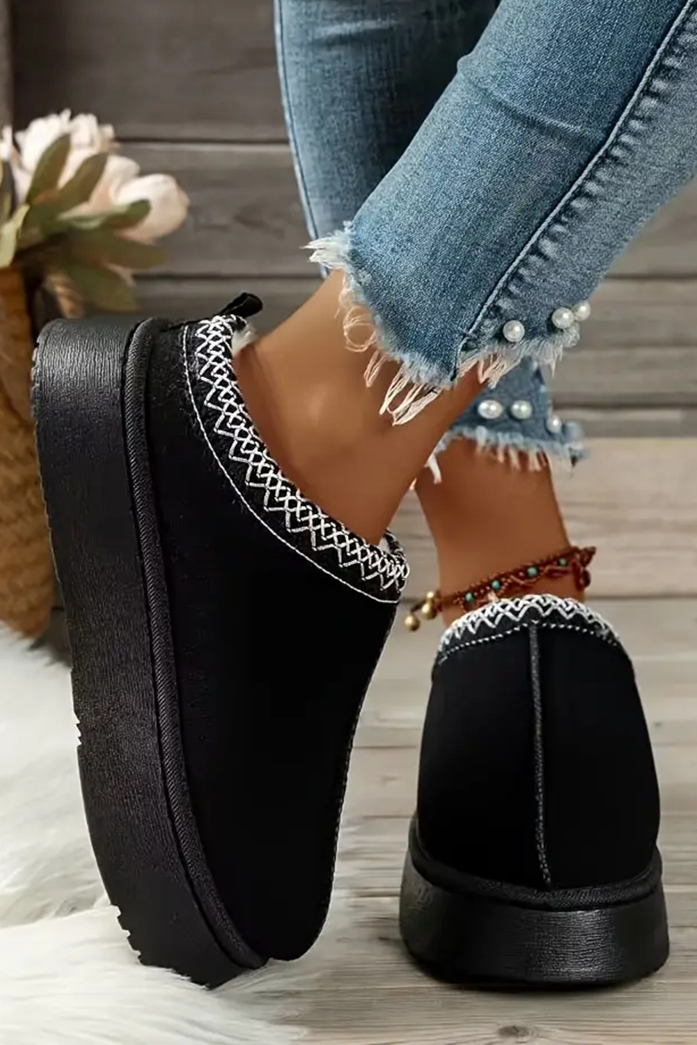 Casual Black Suede Snow Boots with Round Toe Design - Perfect for Daily Winter Wear - Detail View 3 Casual Black Suede Snow Boots with Round Toe Design - Perfect for Daily Winter Wear - Detail View 3