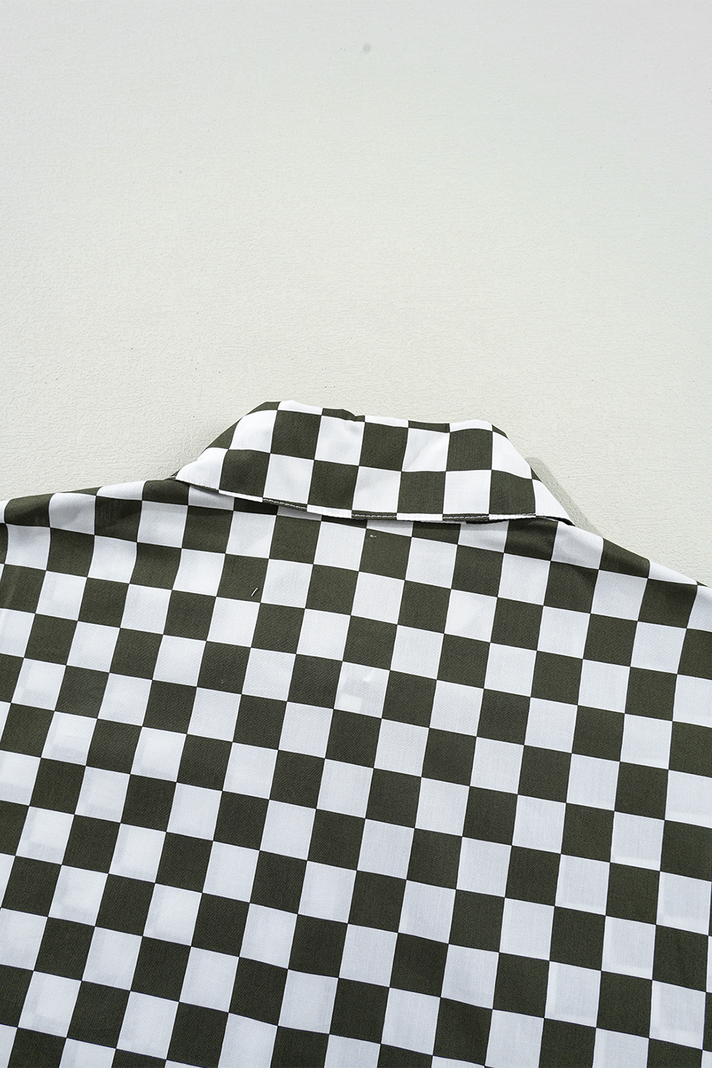 Stylish Long Sleeve Green Checkered Shirt - Relaxed Fit and Cozy Design - Detail View 6 Stylish Long Sleeve Green Checkered Shirt - Relaxed Fit and Cozy Design - Detail View 6