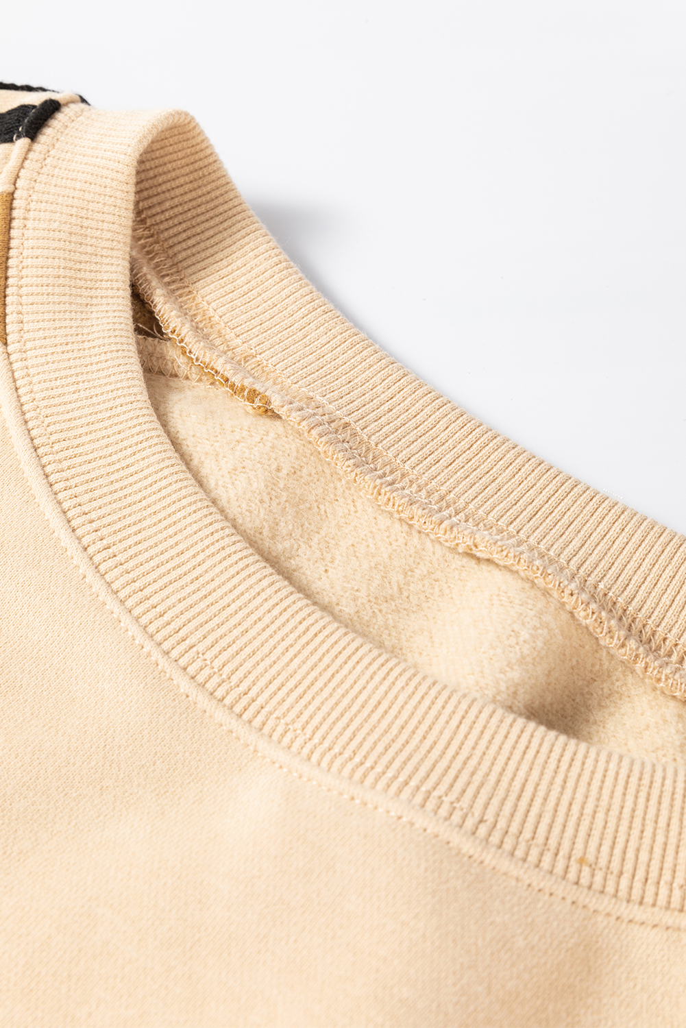 Casual Long Sleeve Sweatshirt for Women - Stylish Color Block Design - Detail View 10 Casual Long Sleeve Sweatshirt for Women - Stylish Color Block Design - Detail View 10