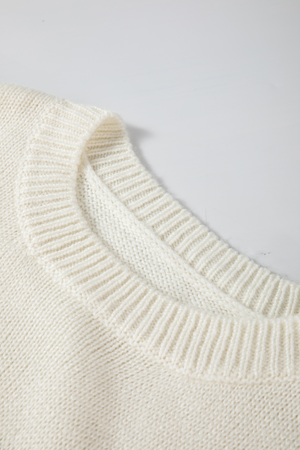Stylish and Warm Tunic Length Sweater with Snowflake Print for Winter Days - Detail View 19 Stylish and Warm Tunic Length Sweater with Snowflake Print for Winter Days - Detail View 19