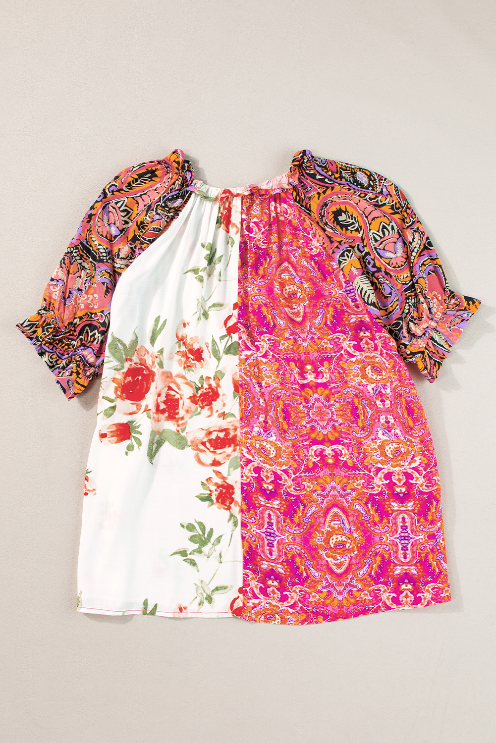 Elegant Short Sleeve Blouse with V Neckline and Colorful Floral Pattern - Multicolour - Detail View 3 Elegant Short Sleeve Blouse with V Neckline and Colorful Floral Pattern - Multicolour - Detail View 3