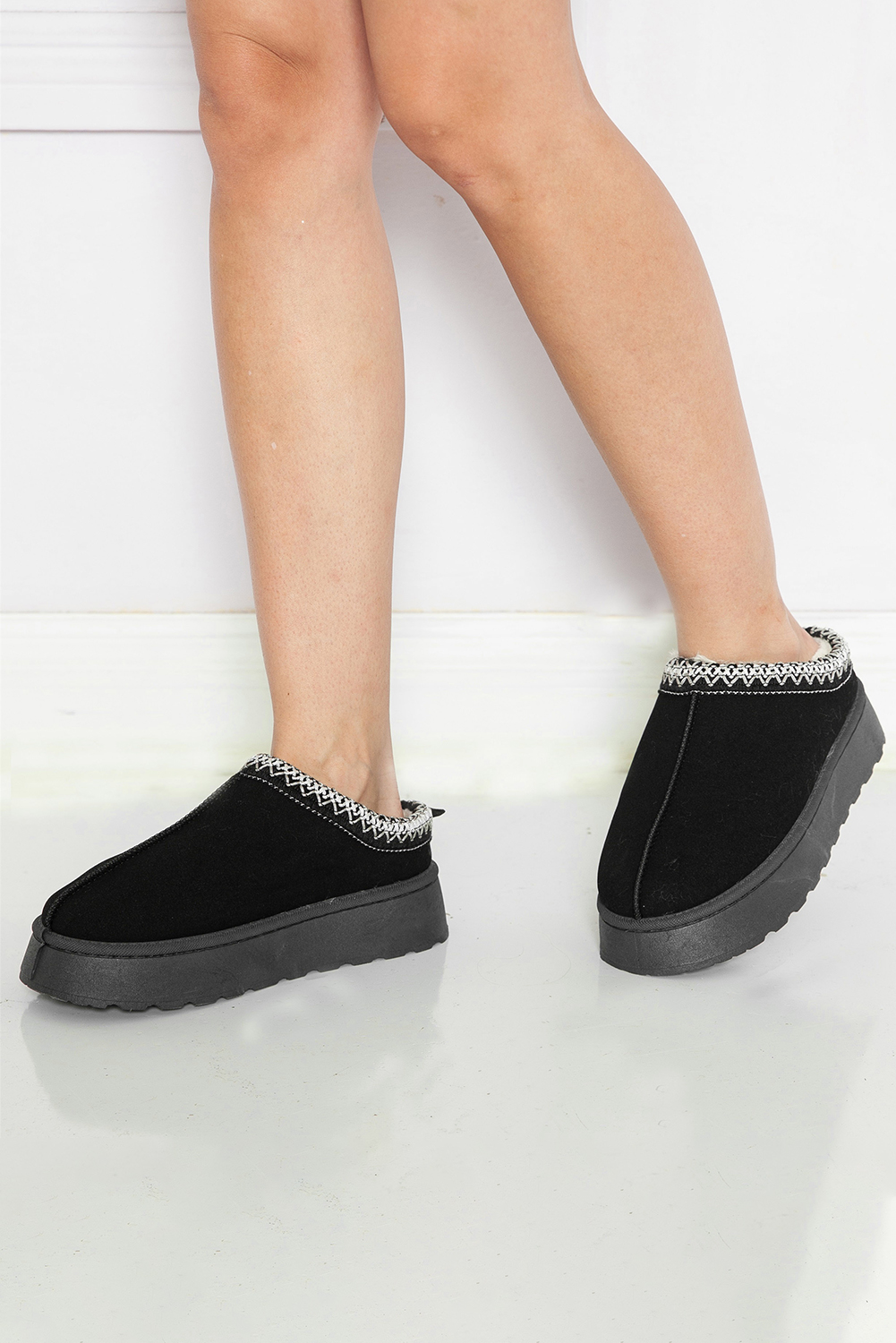Stylish and Comfortable Women's Slip-On Snow Boots with Thermal Plush Lining - Detail View 10 Stylish and Comfortable Women's Slip-On Snow Boots with Thermal Plush Lining - Detail View 10