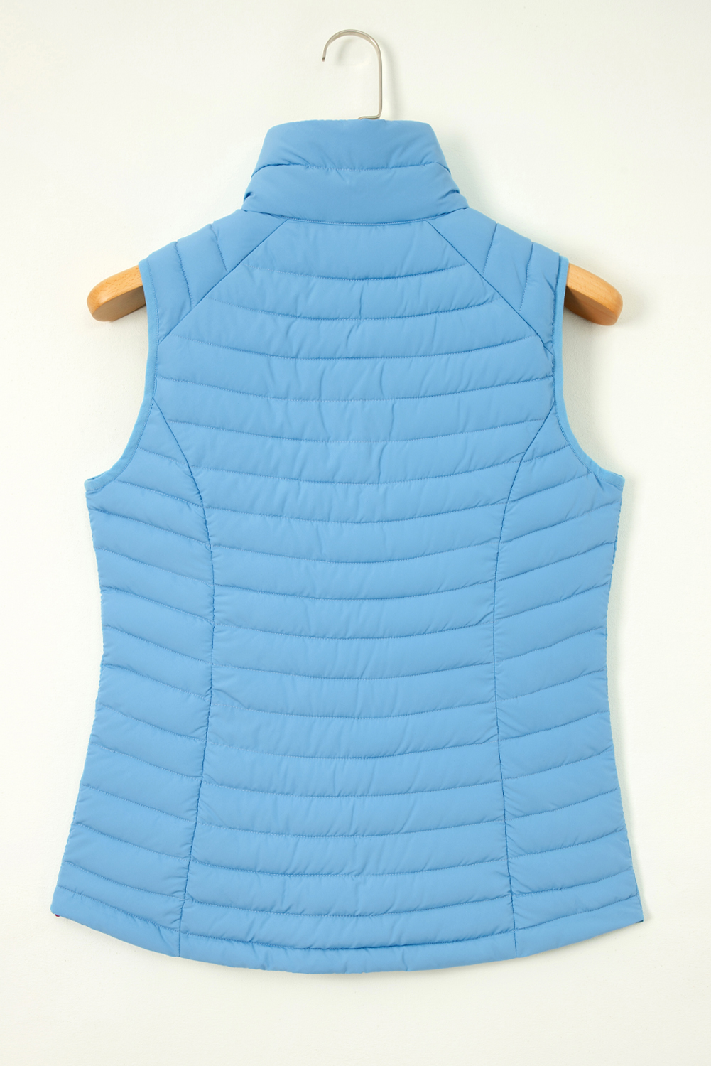 Casual Women's Quilted Vest with Zip Closure - Perfect for Daily Wear - Detail View 15 Casual Women's Quilted Vest with Zip Closure - Perfect for Daily Wear - Detail View 15