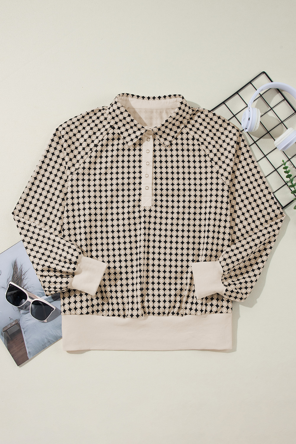 Elevate your daily wear with this Women's Plus Size Two Tone Contrast Collared Pullover Sweatshirt, featuring a trendy two tone colorblock design. The plus size silhouette creates a modern and eye-catching look, while the collared neckline adds a touch of sophistication to your outfit. The loose fit ensures comfort and ease of movement all day, making it perfect for a relaxed yet fashionable ensemble. Made from 100% polyester, this sweatshirt is not only stylish but also durable and easy to care for. The patchwork pattern creates a unique and striking look, perfect for a casual winter day. Bring a touch of elegance to your outfit with this pullover sweatshirt, suitable for plus size women seeking a comfortable and fashionable option. - Detail View 9 Elevate your daily wear with this Women's Plus Size Two Tone Contrast Collared Pullover Sweatshirt, featuring a trendy two tone colorblock design. The plus size silhouette creates a modern and eye-catching look, while the collared neckline adds a touch of sophistication to your outfit. The loose fit ensures comfort and ease of movement all day, making it perfect for a relaxed yet fashionable ensemble. Made from 100% polyester, this sweatshirt is not only stylish but also durable and easy to care for. The patchwork pattern creates a unique and striking look, perfect for a casual winter day. Bring a touch of elegance to your outfit with this pullover sweatshirt, suitable for plus size women seeking a comfortable and fashionable option. - Detail View 9