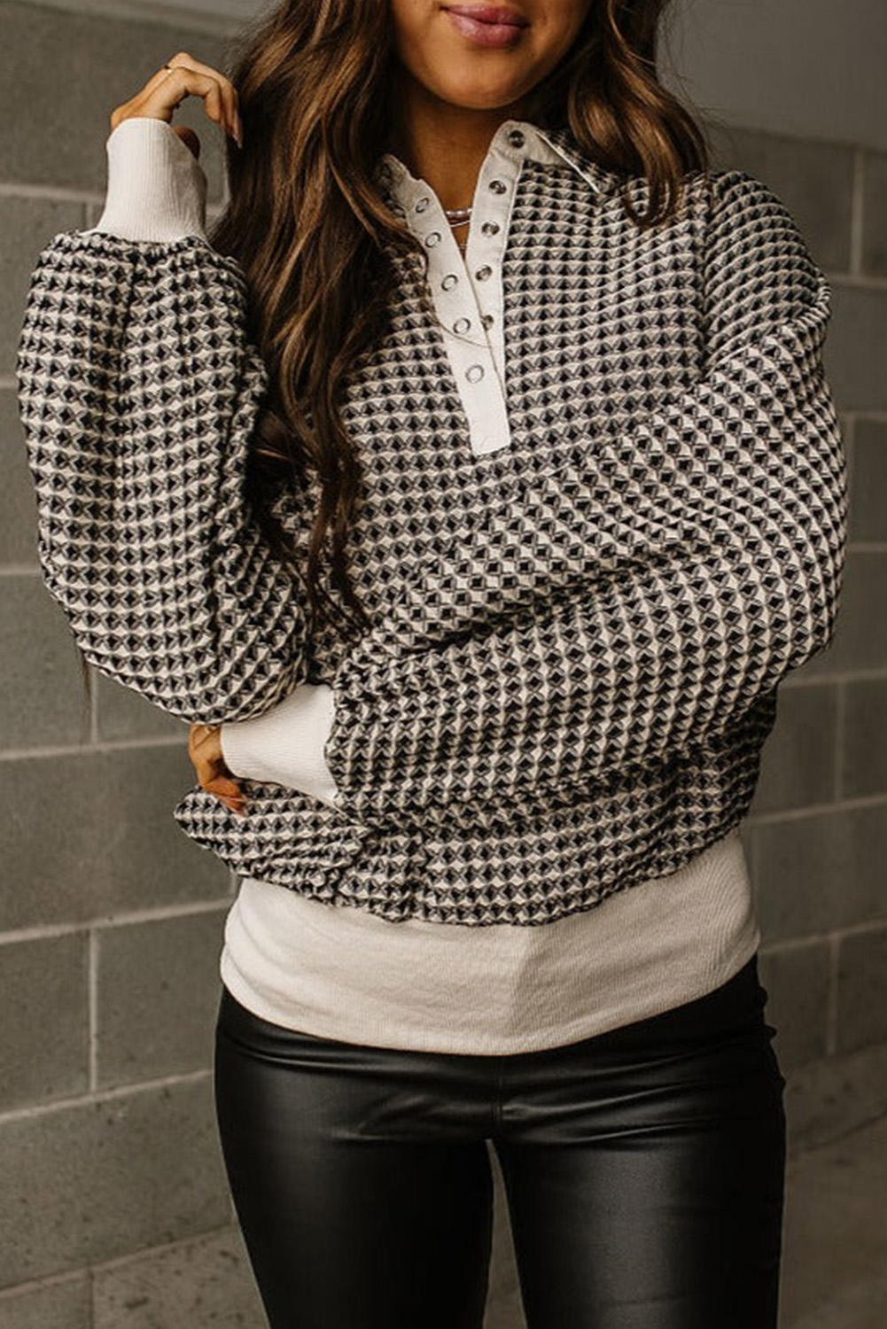 Stylish and Comfortable Long Sleeve Pullover - Perfect for Daily Wear - Detail View 8 Stylish and Comfortable Long Sleeve Pullover - Perfect for Daily Wear - Detail View 8