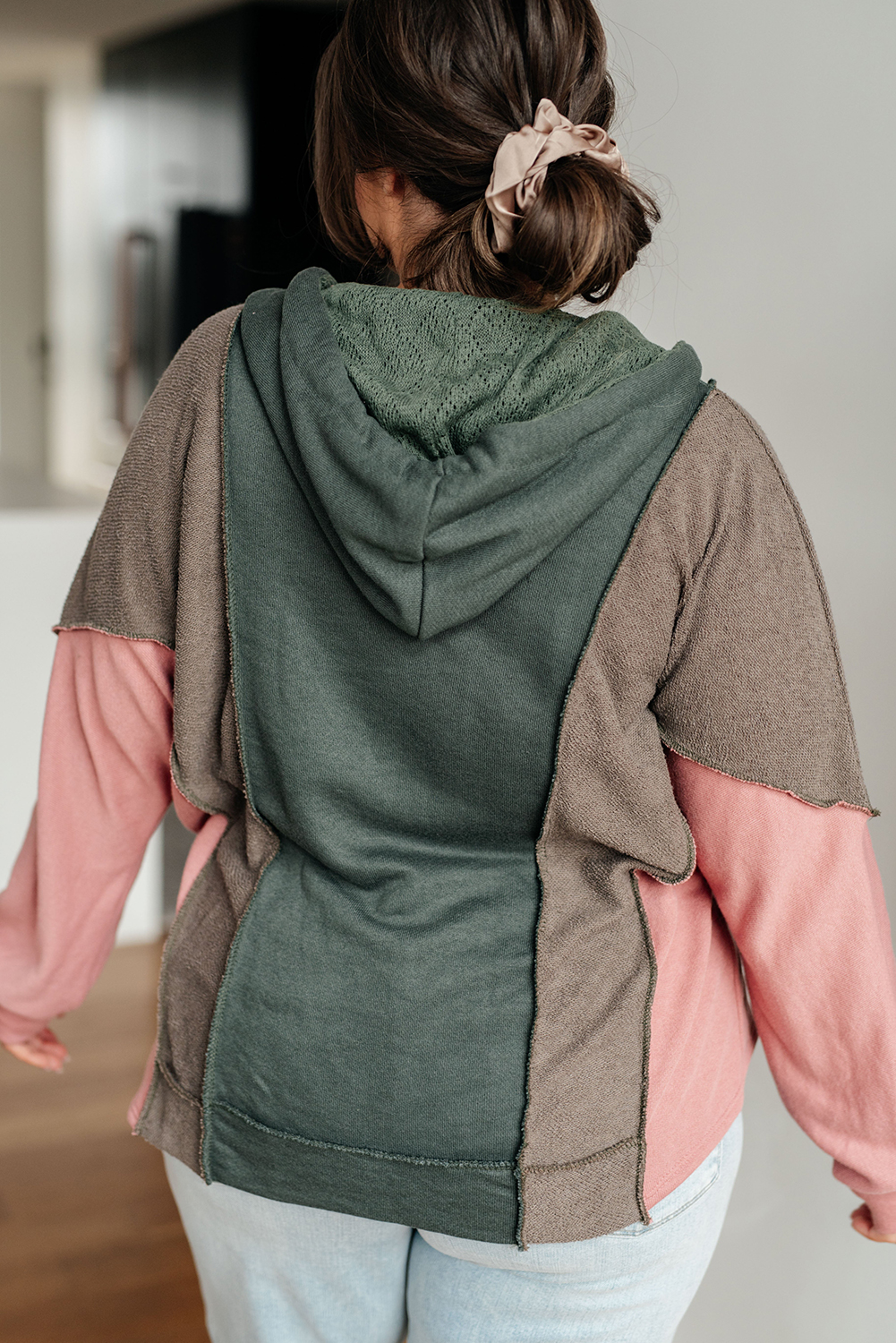Warm and Stylish Colorblock Patchwork Hoodie for Plus Size Daily Wear - Breen - Detail View 3 Warm and Stylish Colorblock Patchwork Hoodie for Plus Size Daily Wear - Breen - Detail View 3