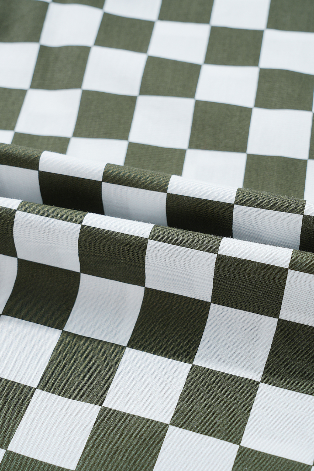 Stylish Long Sleeve Green Checkered Shirt - Relaxed Fit and Cozy Design - Detail View 10 Stylish Long Sleeve Green Checkered Shirt - Relaxed Fit and Cozy Design - Detail View 10