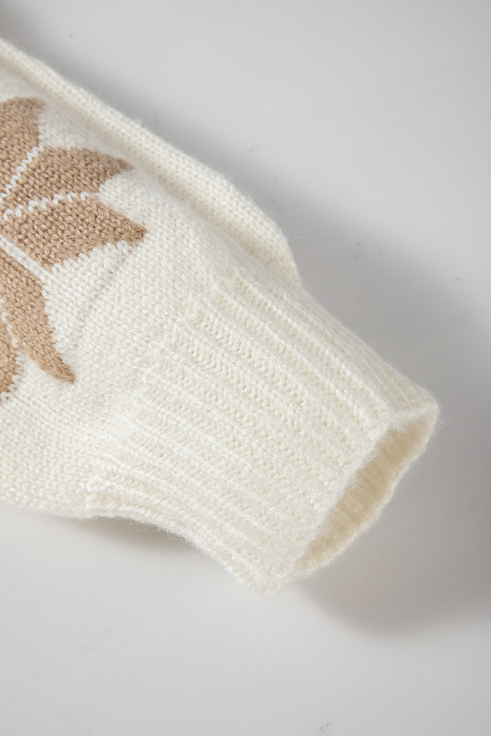 Cozy Long Sleeve White Snowflake Sweater - Perfect for Christmas Celebrations - Detail View 18 Cozy Long Sleeve White Snowflake Sweater - Perfect for Christmas Celebrations - Detail View 18
