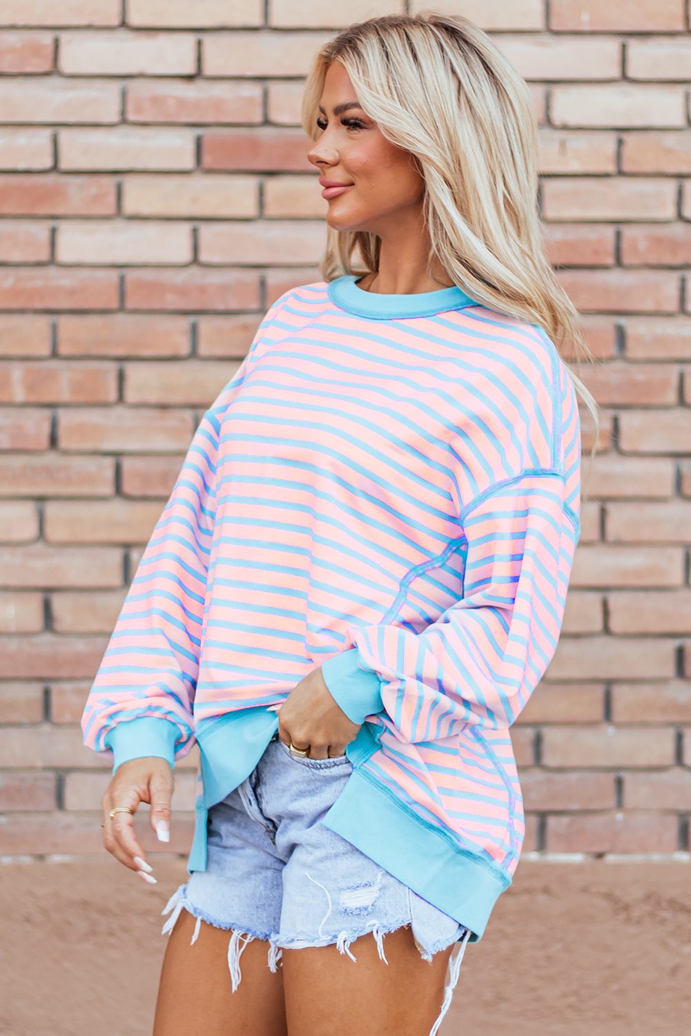 Versatile Long Sleeve Tunic Sweatshirt - Casual Fall & Autumn Style - Detail View 3 Versatile Long Sleeve Tunic Sweatshirt - Casual Fall & Autumn Style - Detail View 3