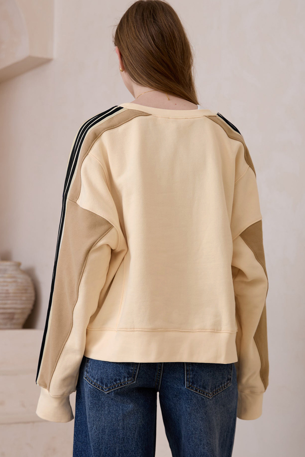 Casual Long Sleeve Sweatshirt for Women - Stylish Color Block Design - Detail View 2 Casual Long Sleeve Sweatshirt for Women - Stylish Color Block Design - Detail View 2